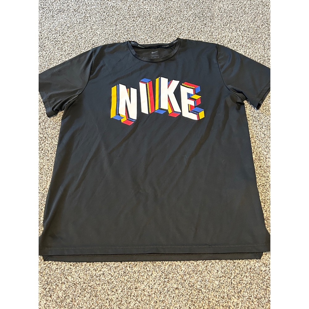 H11 Nike Dri-FIT Mens Black Graphic T-Shirt 3D Block Letter Gym Training Large